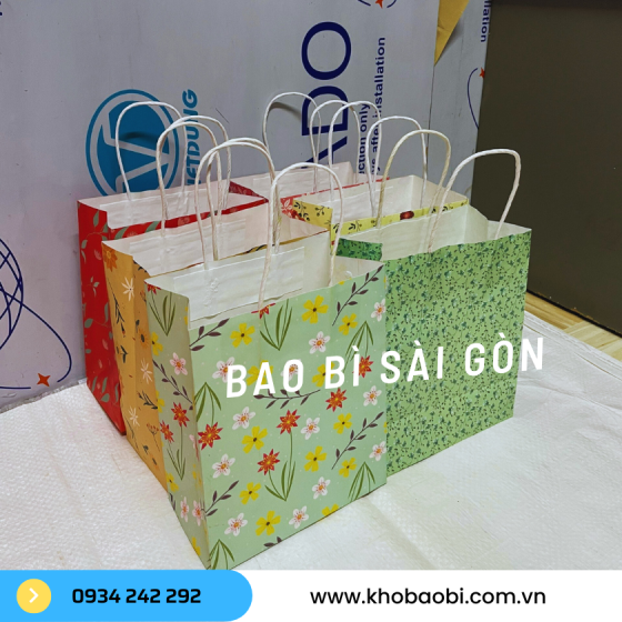 Túi giấy Kraft in họa tiết đựng quà tặng