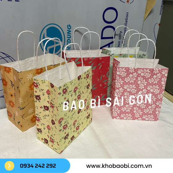 Túi giấy Kraft in họa tiết đựng quà tặng