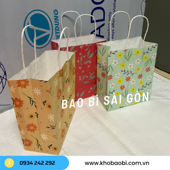 Túi giấy Kraft in họa tiết đựng quà tặng
