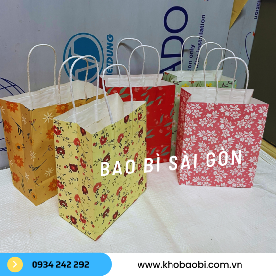 Túi giấy Kraft in họa tiết đựng quà tặng